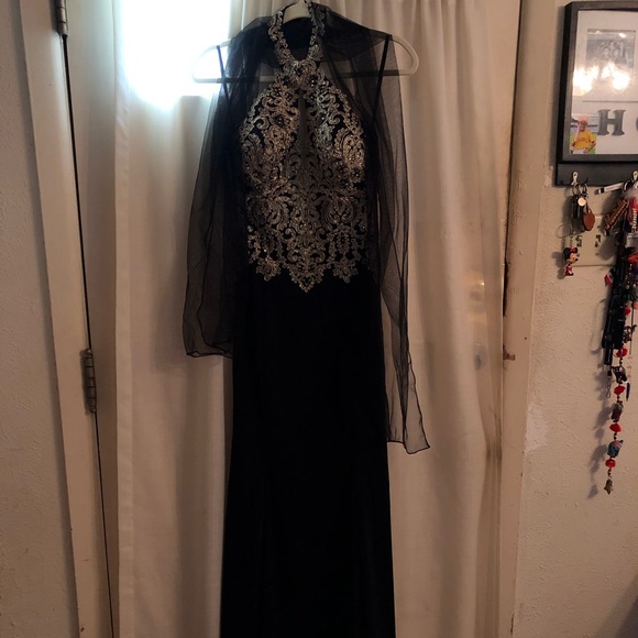 PROM DRESS - Picture 2 of 6